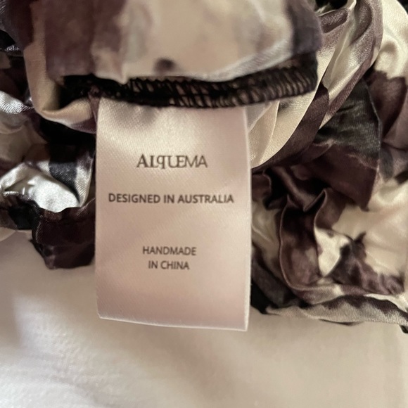 Dress - Picture 5 of 10